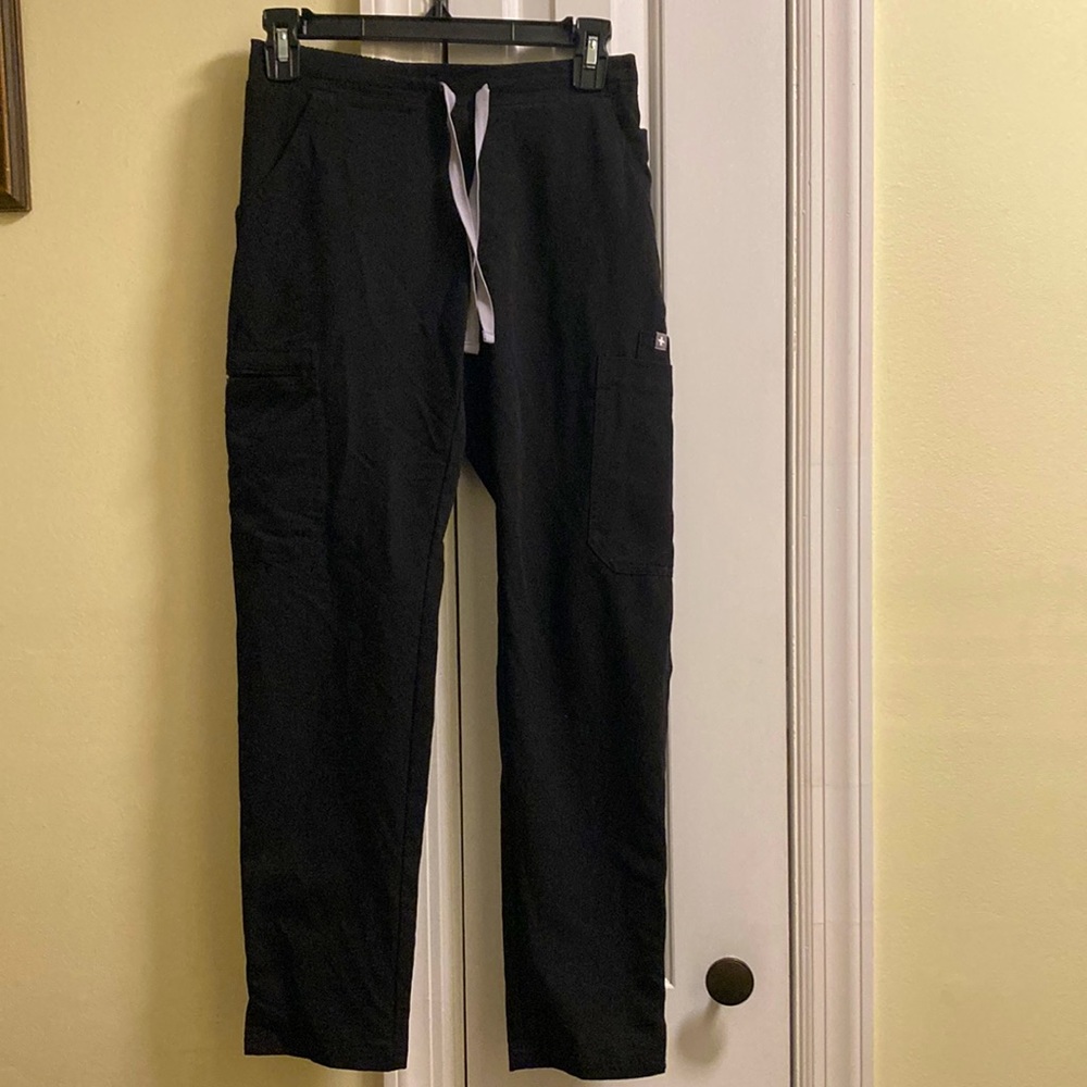 FIGS XXS petite cargo skinny scrubs. Black with grey tie string.
